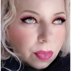 Meet your Posher, Angie